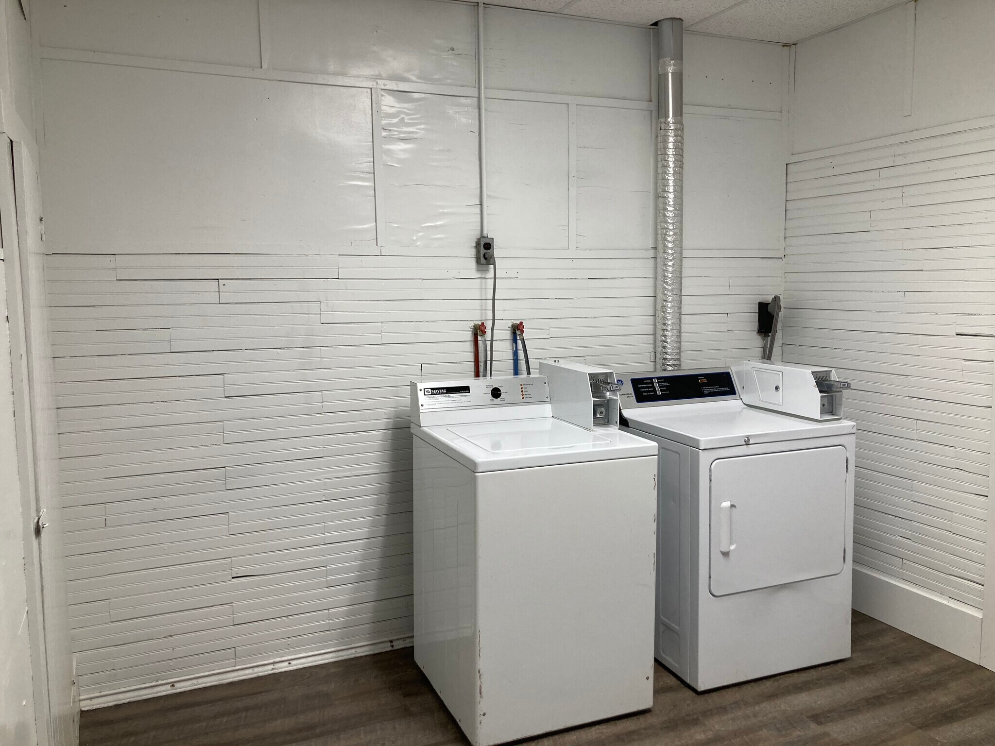 Shared Laundry Room in Building Coin-op - 231 2nd Ave NE