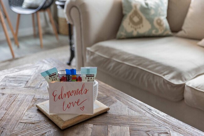 Building Photo - 120 4th Ave N