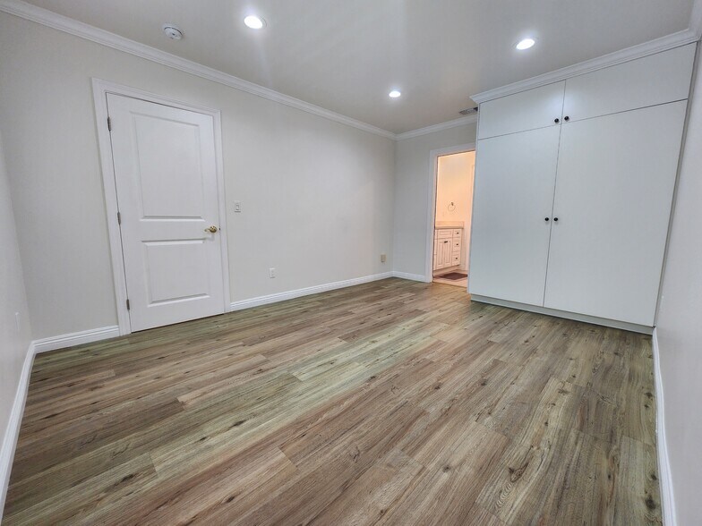 Building Photo - 5706 Willis Ave