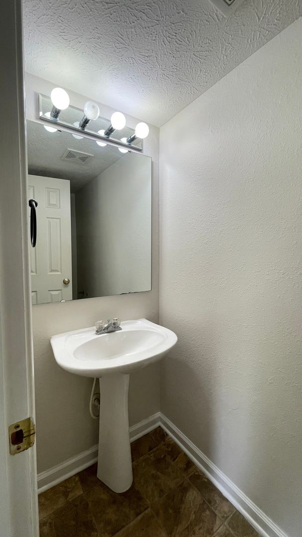 Building Photo - West Lafayette - Large 3 Bedroom 2 Bath Duplex