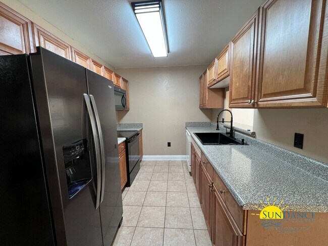 Building Photo - Charming 3 Bedroom Eagles Landing Townhous...
