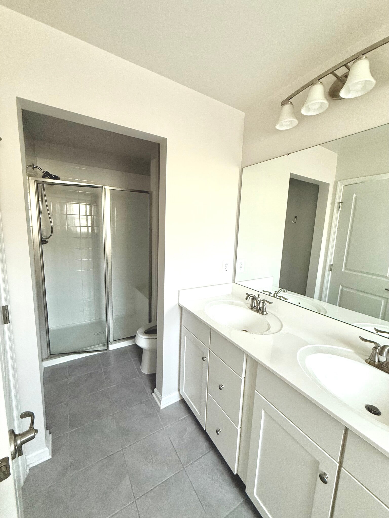 Master bathroom - 5907 Duvel St