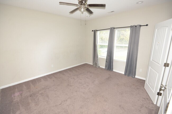 Building Photo - Spacious Single Family w/ Two Master Suites