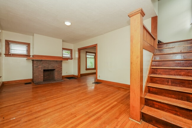 Building Photo - 1242 Wilson Dr