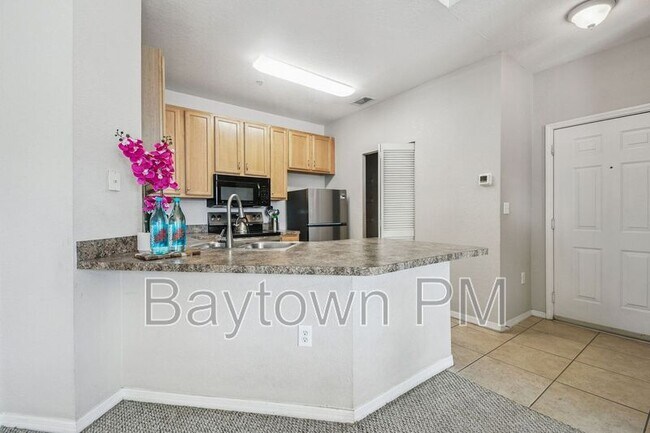 Building Photo - 10025 Courtney Palms Blvd