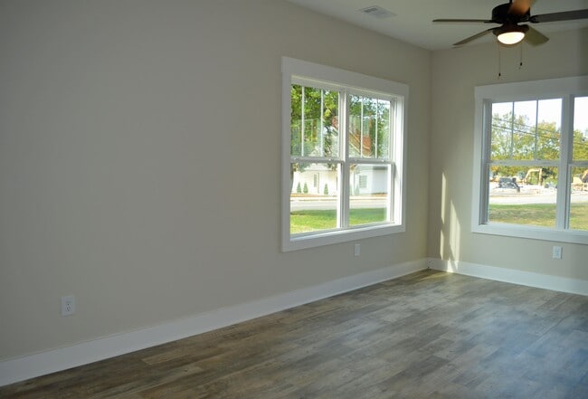 Building Photo - 803 Coles Ferry Pike