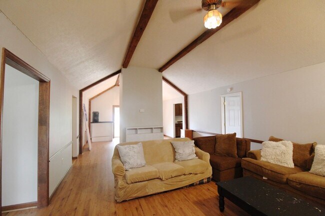 Building Photo - 706 Greenbriar Dr
