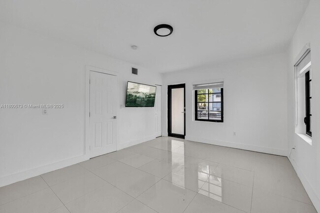 Building Photo - 7910 Byron Ave