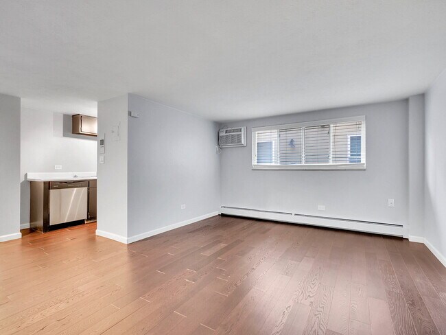 Building Photo - $1,575 - 1 Bed 1 Bath Condo Available Near...