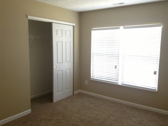 Building Photo - 10827 Tanbark Dr