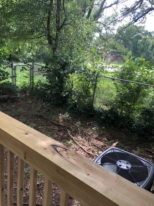 Building Photo - 2 Bed 1 Bath Home