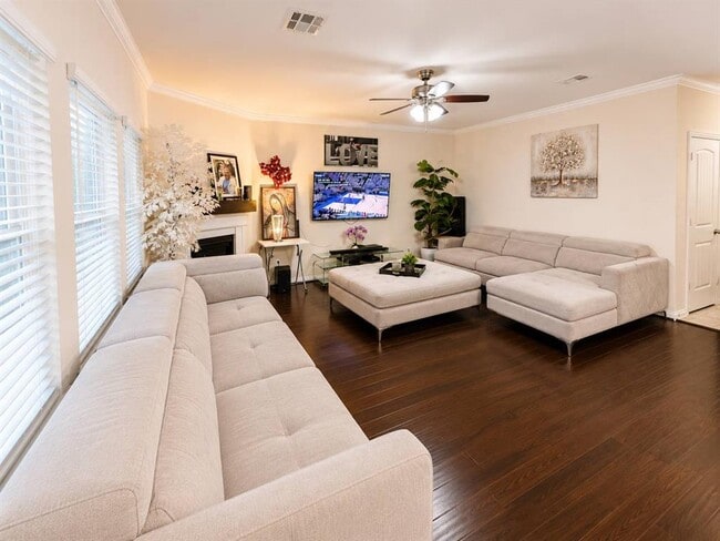 Building Photo - 313 Briar Park Dr