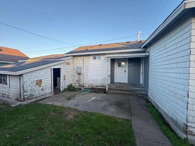 Building Photo - 2015 I St