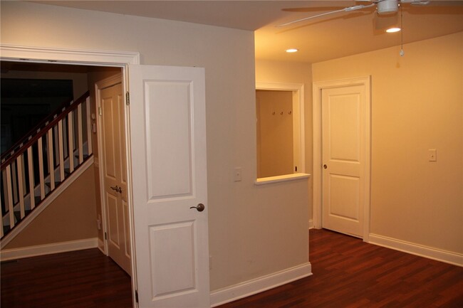Building Photo - 114 Averill Ave