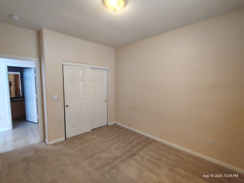 Building Photo - 340 Tayman Park Ave