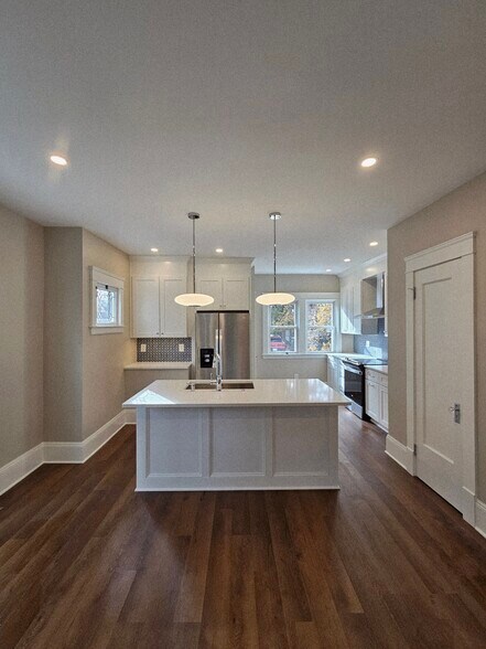 Building Photo - 9715 Clifton Blvd