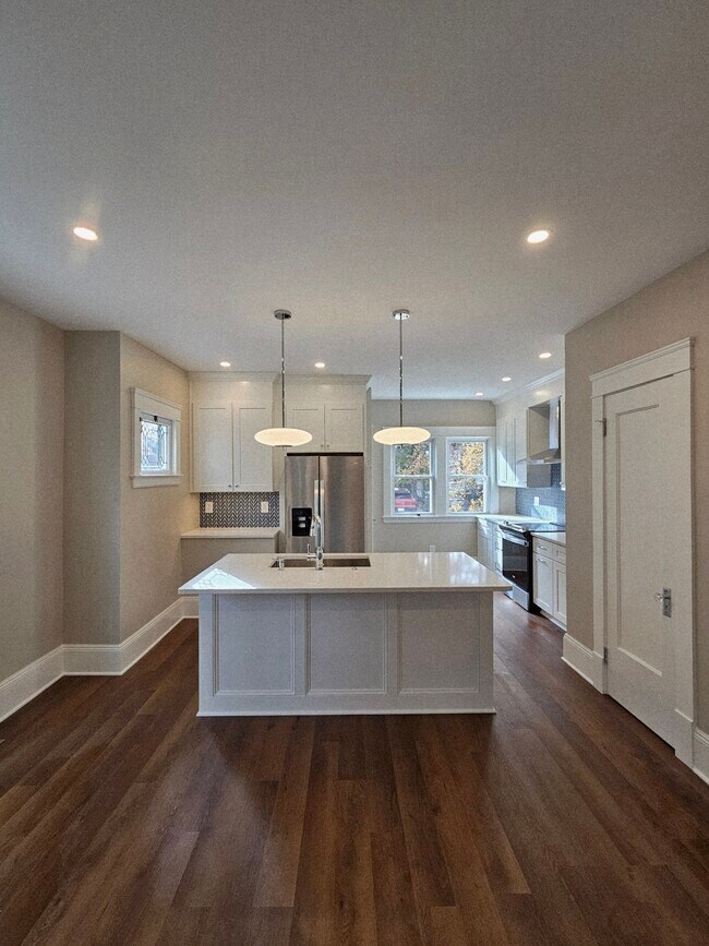 Building Photo - 9715 Clifton Blvd