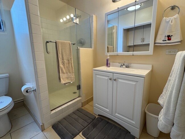 Building Photo - Spacious 2 Bed/2 Bath/2 Lanai Furnished Penthouse Unit at Kaiolu Sunrise