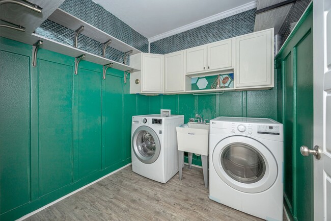 Building Photo - 1013 Silverbell Cv