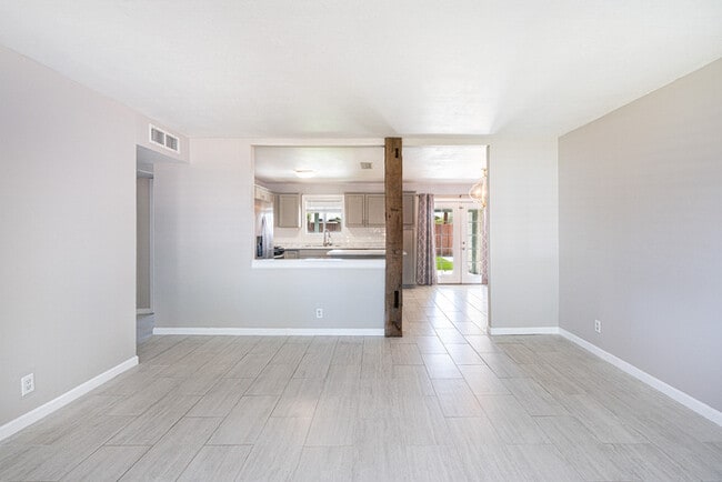 Building Photo - Greeat Single family home in Tempe! Close to ASU!