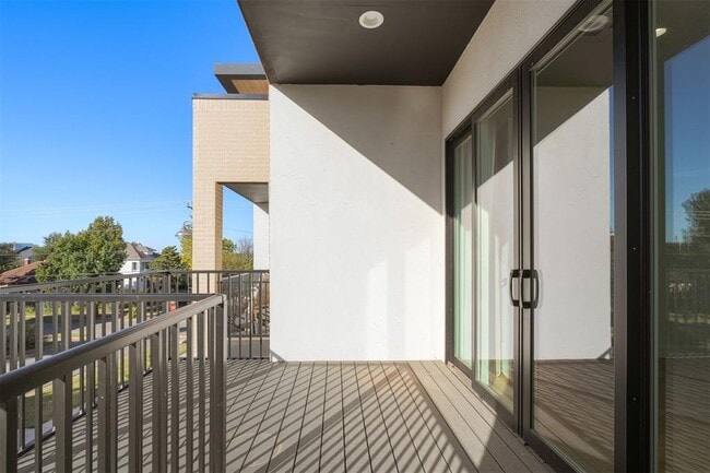 Building Photo - 827 NW 8th St