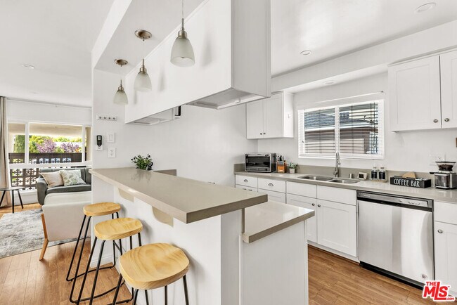 Building Photo - 15006 Burin Ave