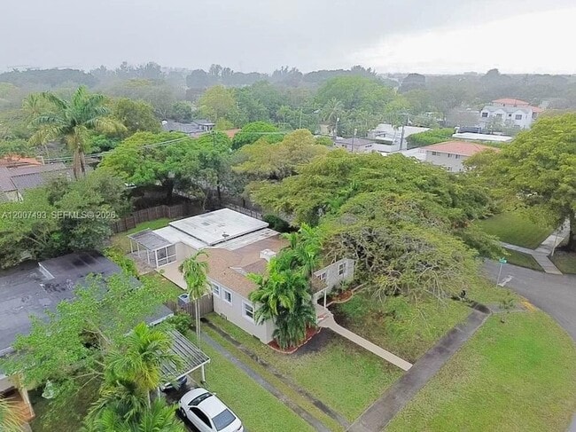 Building Photo - 410 Pinecrest Dr