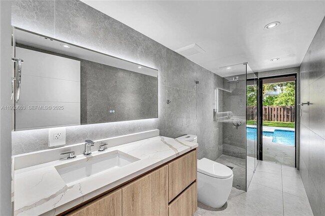 Building Photo - 11340 SW 74th Ct