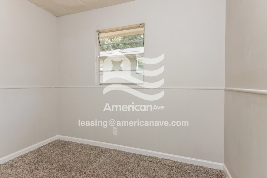 Building Photo - 2203 13th Ave