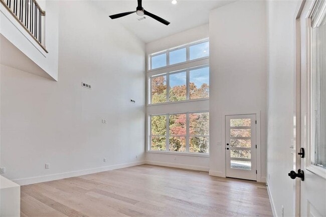 Building Photo - 28 Bedford Ln