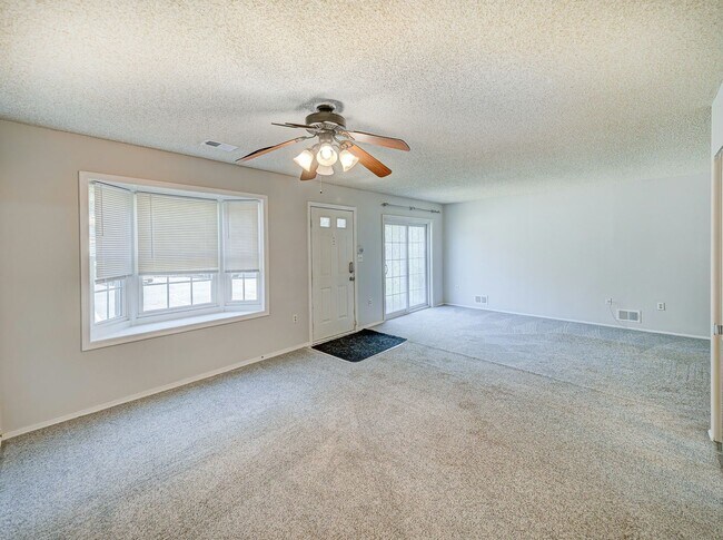 Building Photo - 96 Versailles Ct