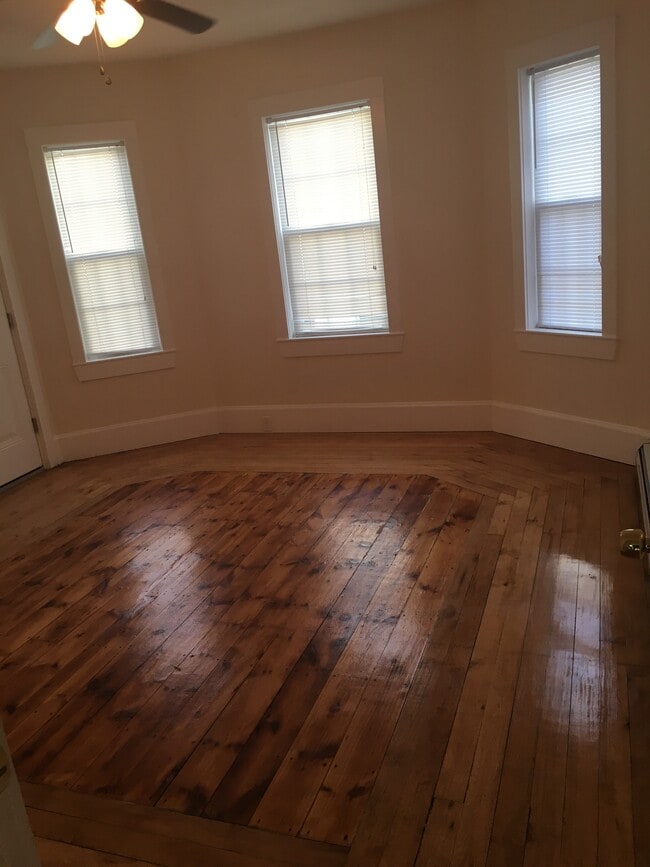 Building Photo - 820 Merrimack St