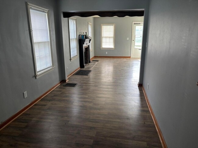 Building Photo - 490 Helen St