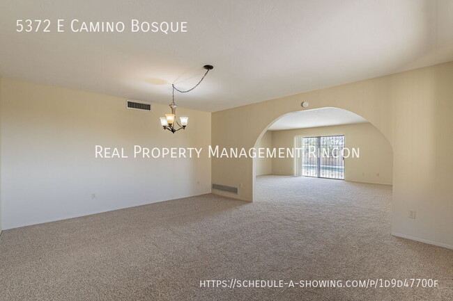 Building Photo - Location! Quintessential Tucson Classic is...