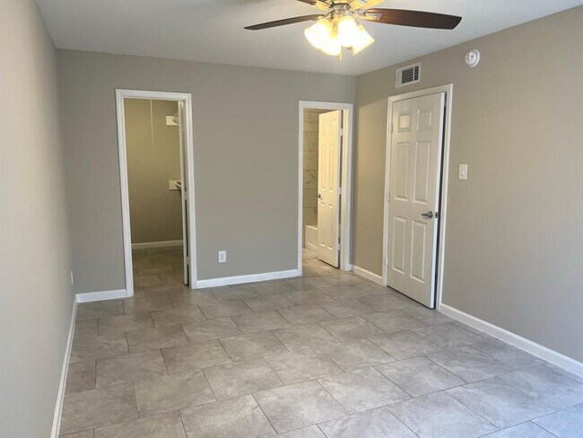 Building Photo - 5550 N Braeswood Blvd