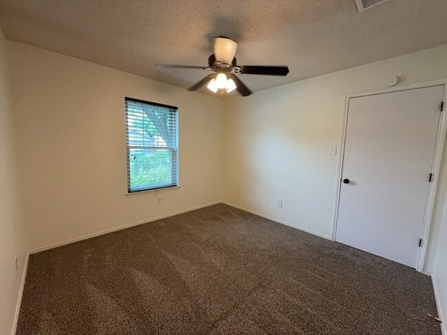 Building Photo - 6415 Elm Springs Dr