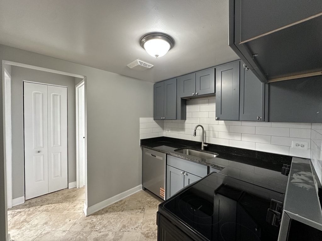 Building Photo - 7632 N Milwaukee Ave