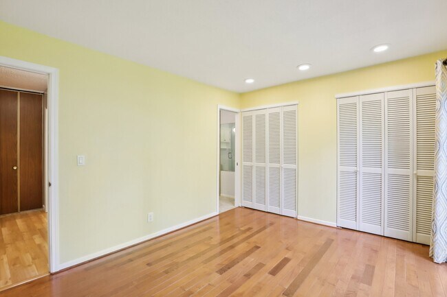 Building Photo - 4621 SW Caldew St