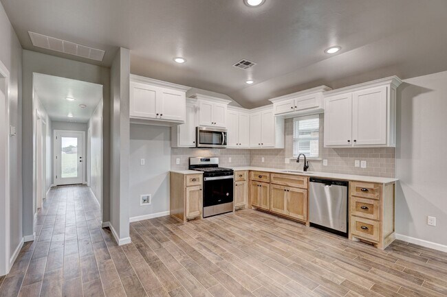 Building Photo - 634 Juniper St