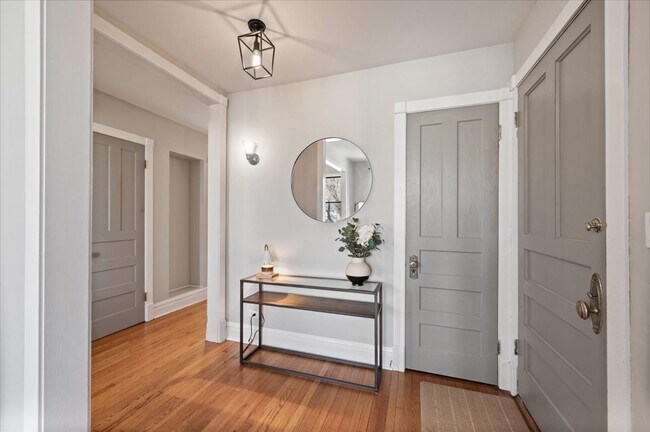 Building Photo - 2013 W Concord Pl