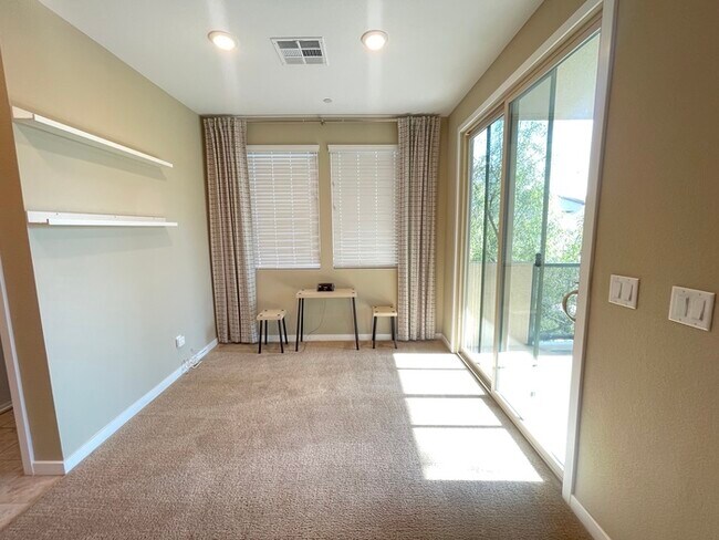 Building Photo - Carry Over Showing: This property has been...