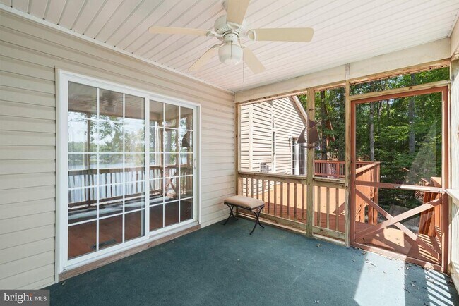 Building Photo - 686 Lake Caroline Dr
