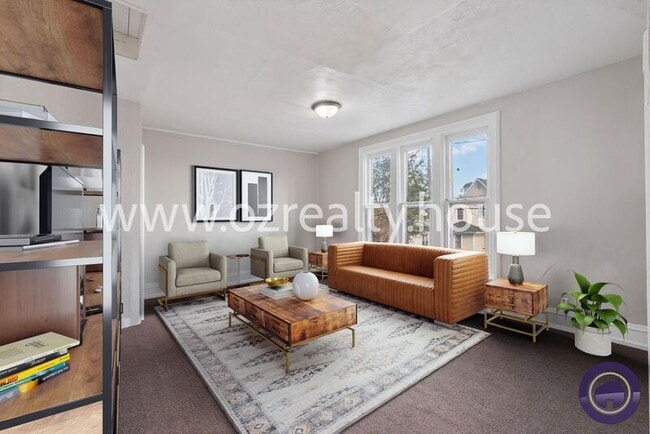 Building Photo - 1016 Mallet St