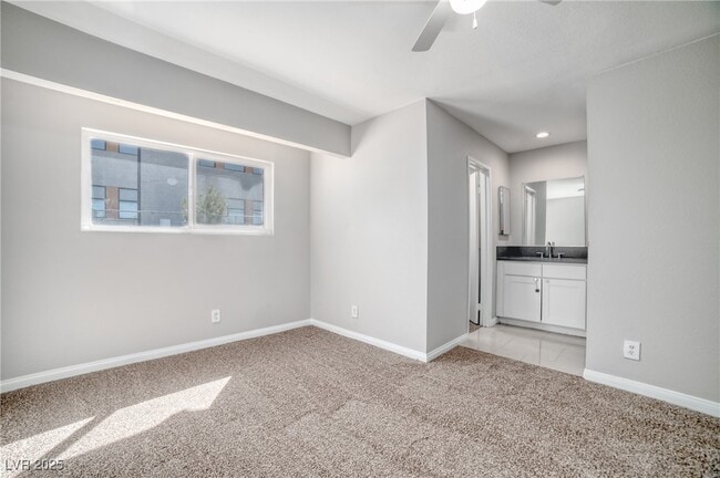 Building Photo - 2825 Kings Way