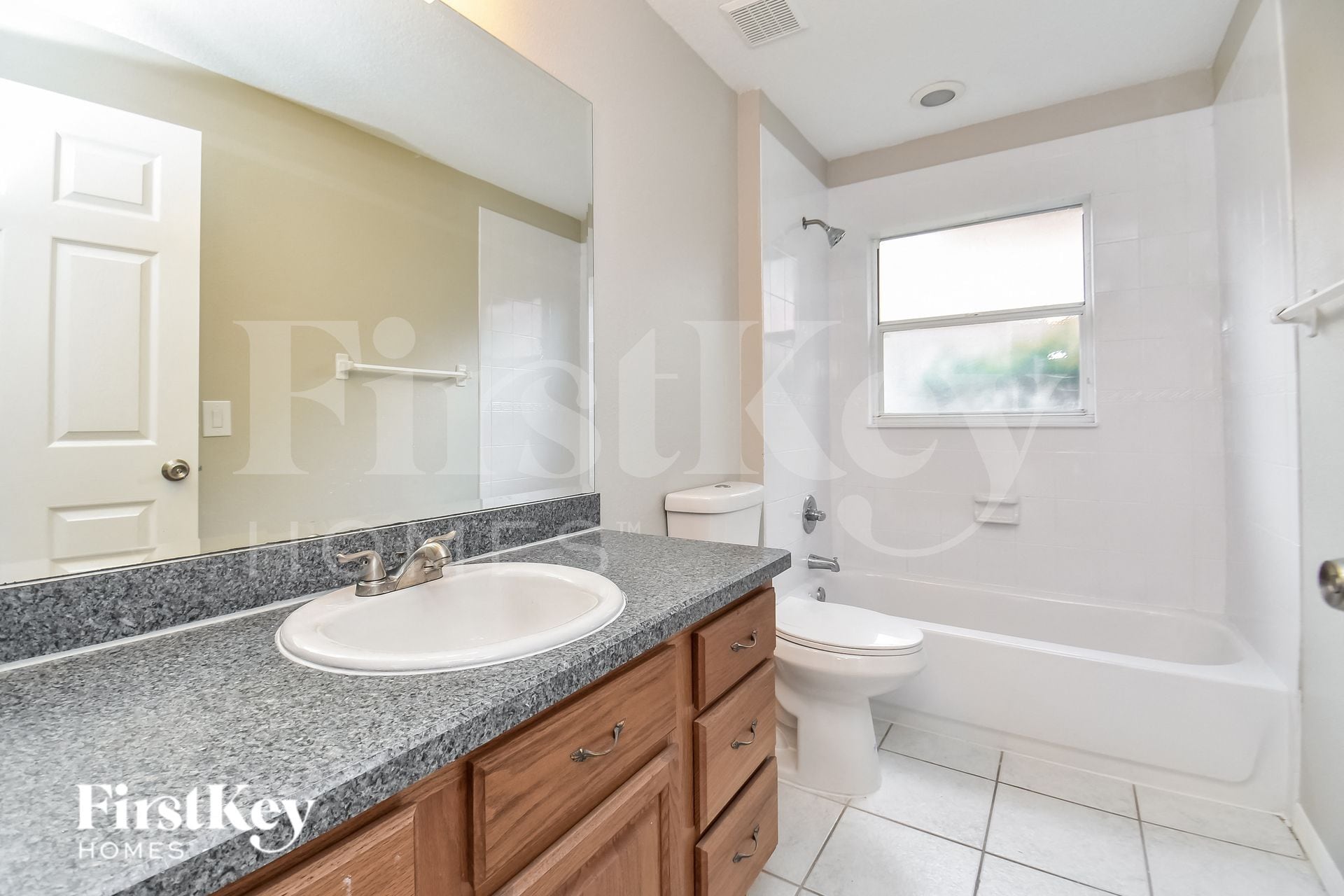 Building Photo - 707 Vía Milano