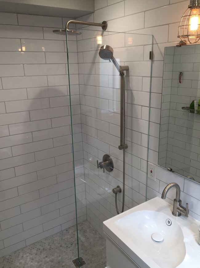 Building Photo - Cute Berkeley bungalow blocks from N. Berk...