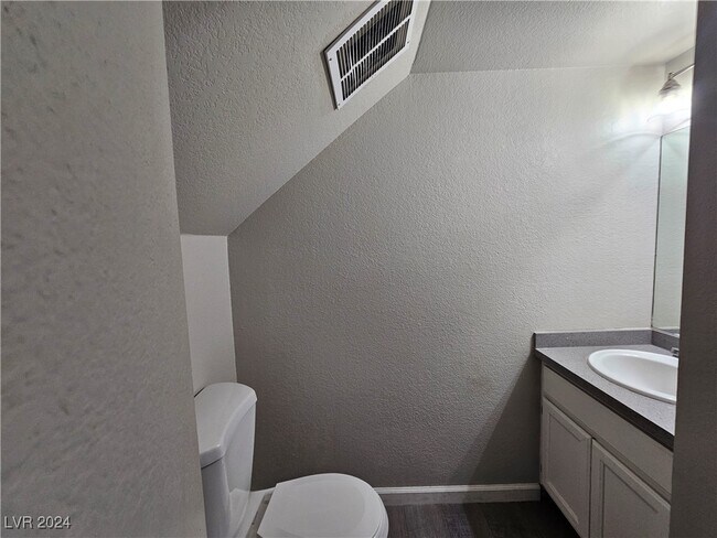 Building Photo - 3749 Carlyle Dr
