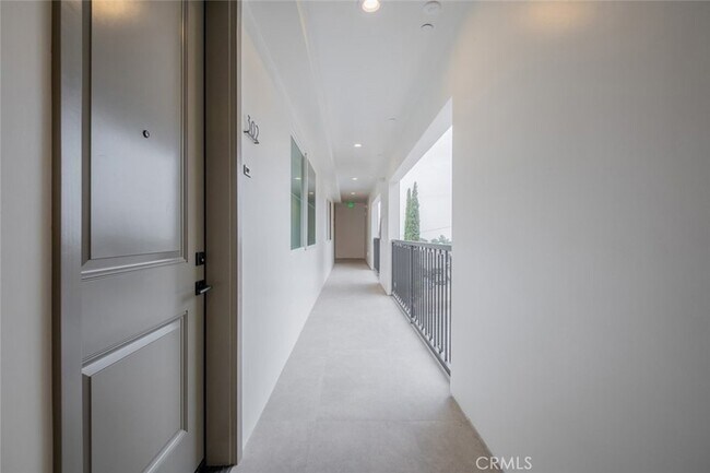Building Photo - 10218 Fernglen Ave