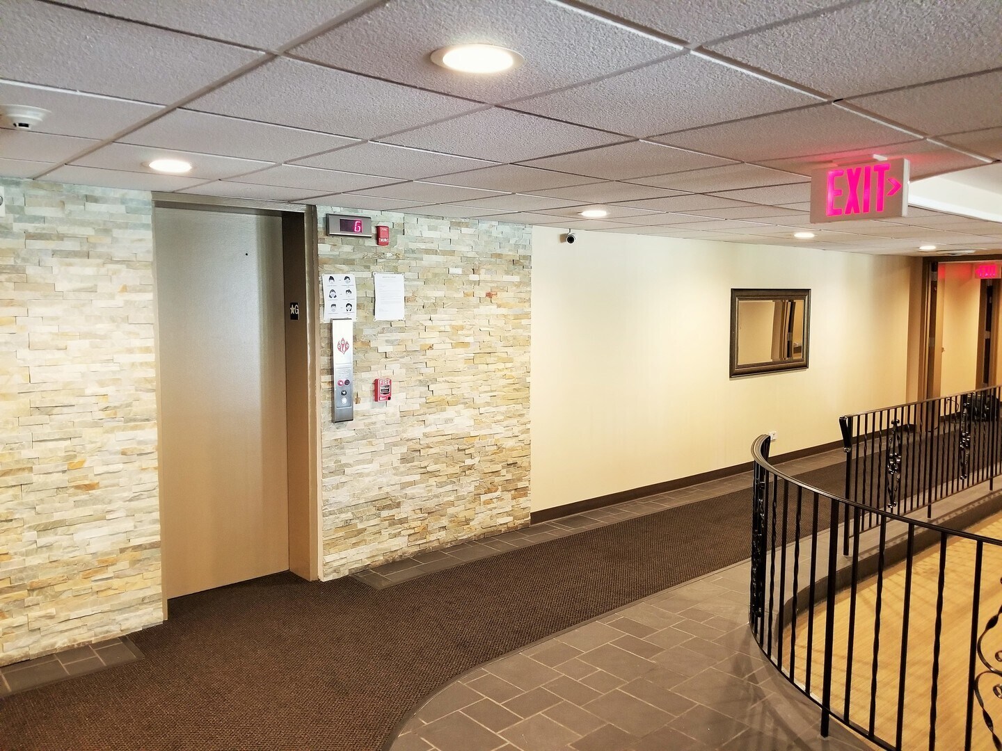 Building Photo - 400 Ascot Dr