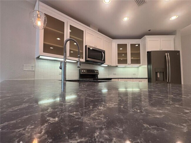 Building Photo - 150 Salt Air Dr
